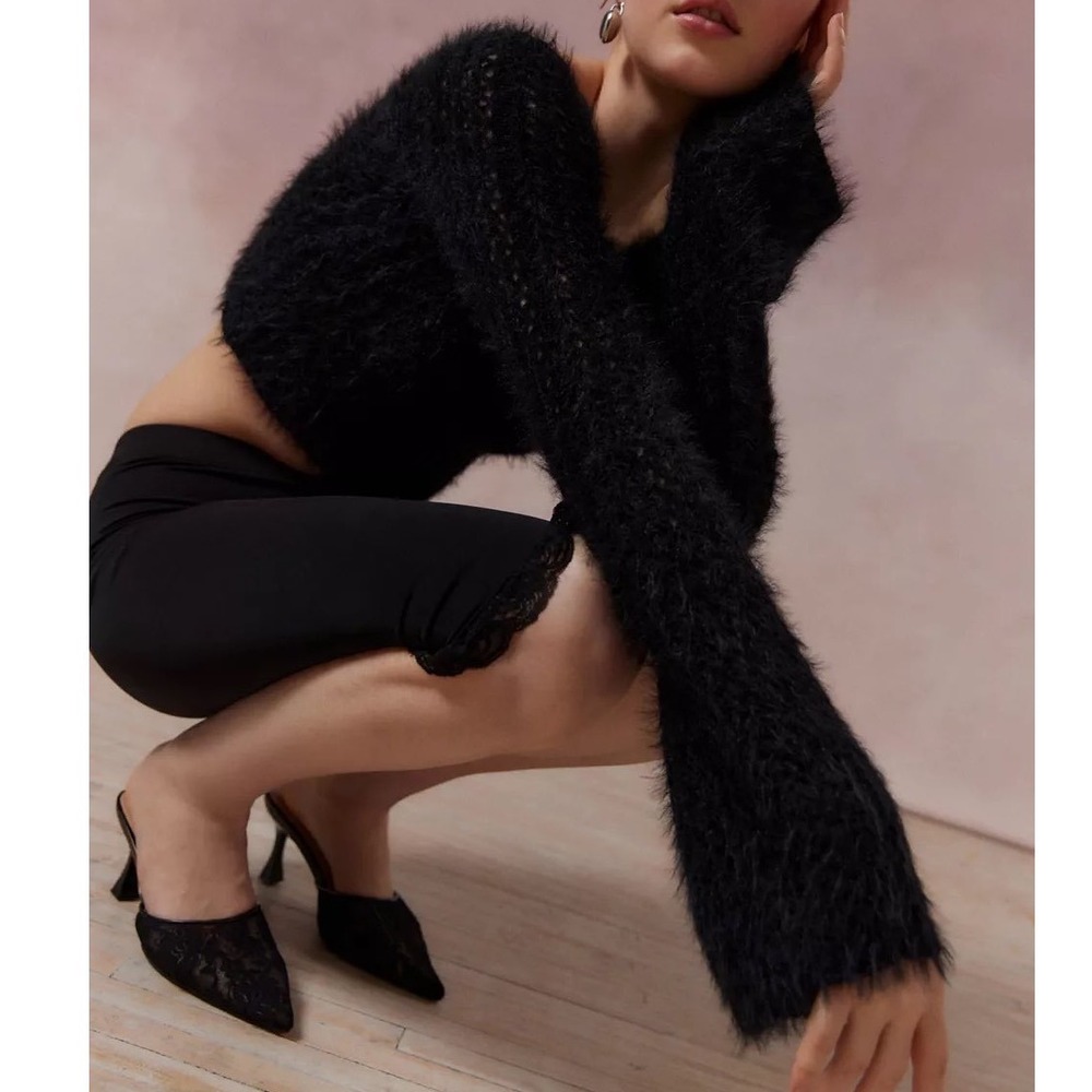Kimchi Blue Urban Outfitters Chloe Fuzzy Eyelash Cropped Sweater Dark Romantic S